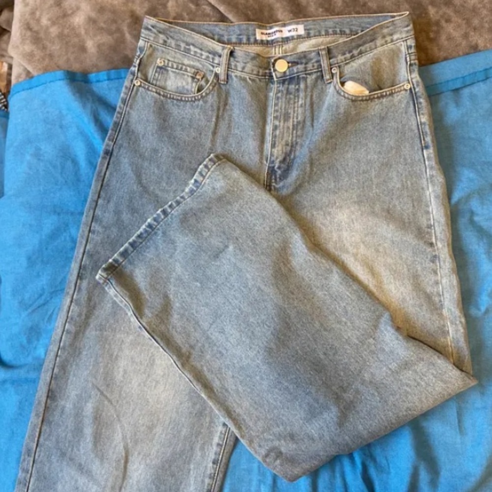 Wide leg blue jeans